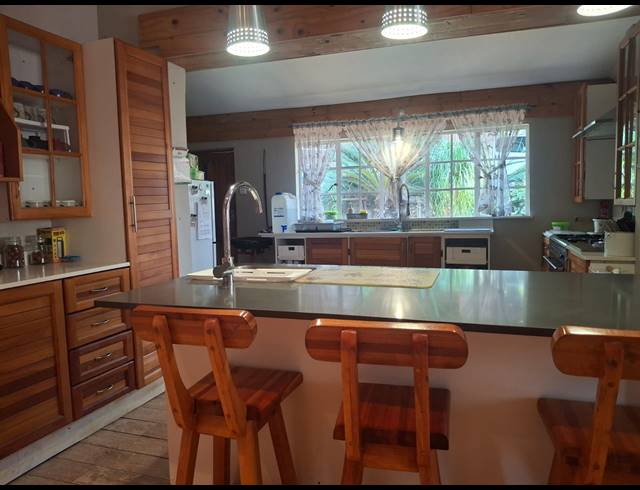 5 BEDROOM FREEHOLD FOR SALE IN CLARENDON